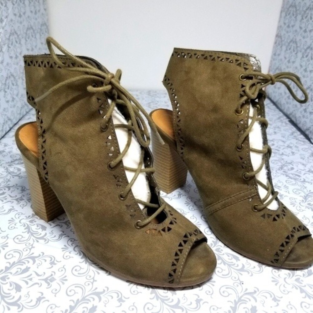 Olive green triangle detail lace up booties